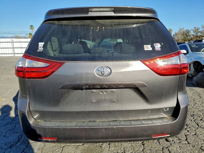 Photo 6 from auction – 2017 TOYOTA SIENNA LE with VIN 5TDKZ3DC1HS795072