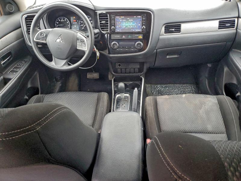Photo 8 from auction – 2018 MITSUBISHI OUTLANDER with VIN JA4AD2A39JZ038928