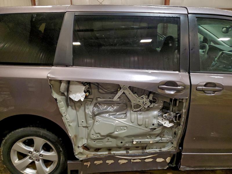 Photo 11 from auction – 2011 TOYOTA SIENNA LE with VIN 5TDKK3DC9BS041090