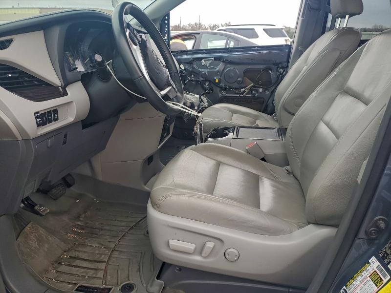 Photo 7 from auction – 2017 TOYOTA SIENNA XLE with VIN 5TDDZ3DC7HS178073