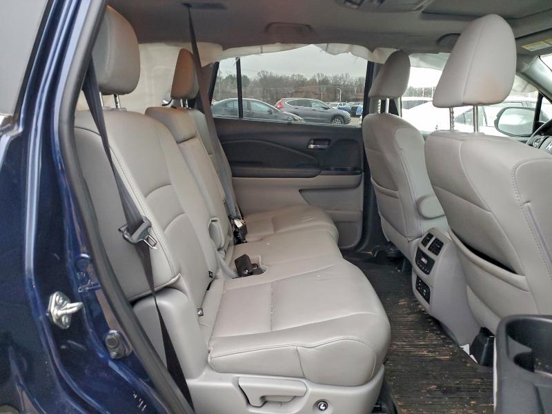 Photo 11 from auction – 2017 HONDA PILOT TOUR with VIN 5FNYF5H96HB045202