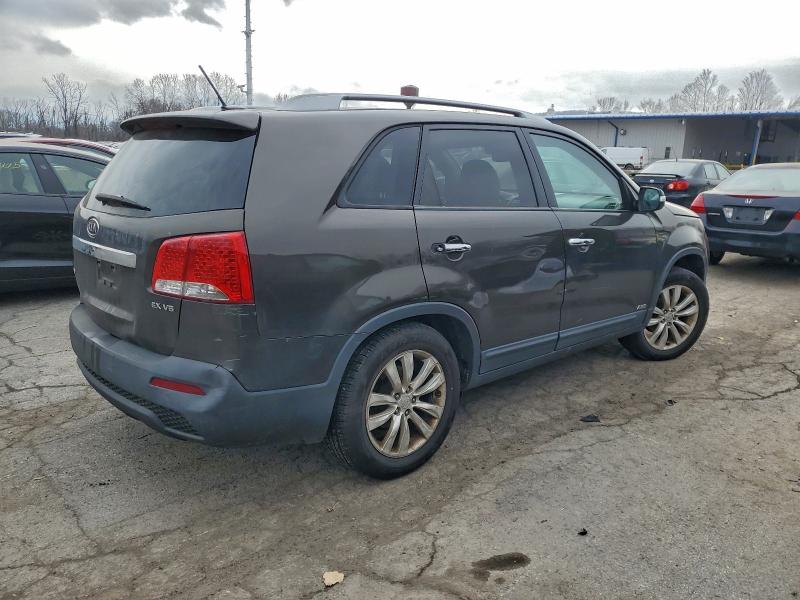 Photo 3 from auction – 2011 KIA SORENTO EX with VIN 5XYKUDA25BG147402