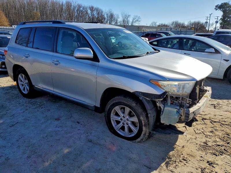Photo 4 from auction – 2012 TOYOTA HIGHLANDER with VIN 5TDBK3EHXCS173593