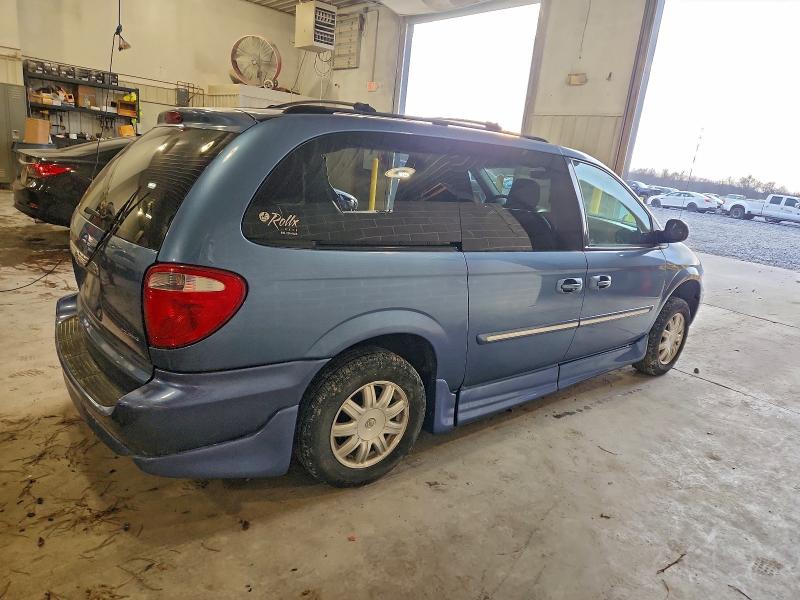 Photo 3 from auction – 2007 CHRYSLER TOWN & COU with VIN 2A4GP54L77R258571