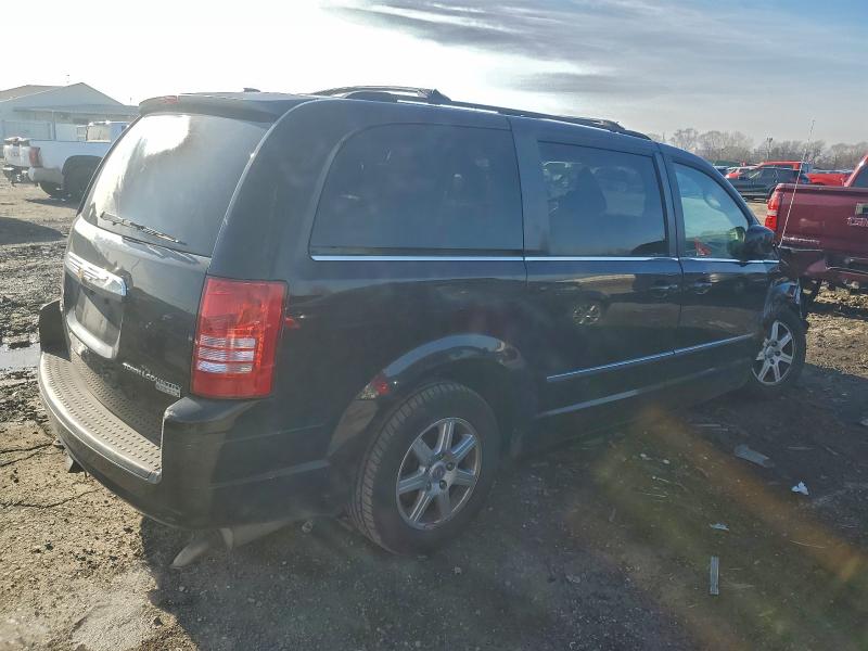 Photo 3 from auction – 2010 CHRYSLER TOWN & COU with VIN 2A4RR5D12AR300380