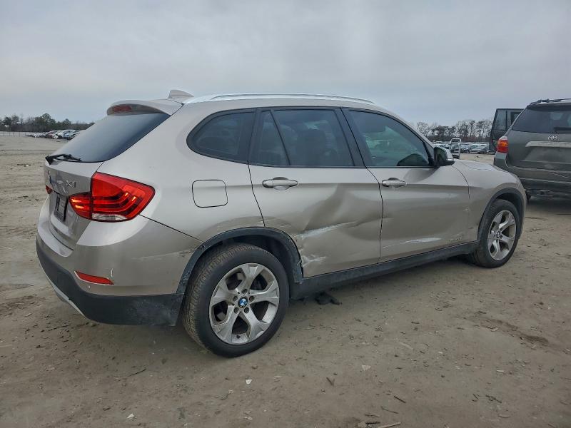 Photo 3 from auction – 2015 BMW X1 SDRIVE2 with VIN WBAVM1C55FVZ94015