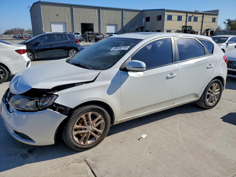 KIA FORTE EX 2012 z numerem VIN KNAFU5A25C5517374 - Zdjęcie z aukcji