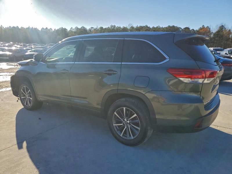 Photo 2 from auction – 2017 TOYOTA HIGHLANDER with VIN 5TDKZRFHXHS199390