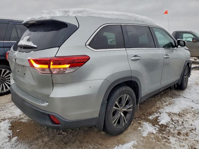 Photo 3 from auction – 2019 TOYOTA HIGHLANDER with VIN 5TDBZRFH7KS948363