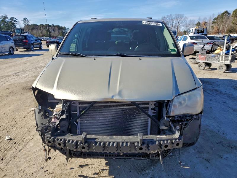 Photo 5 from auction – 2011 CHRYSLER TOWN & COU with VIN 2A4RR5DGXBR658073