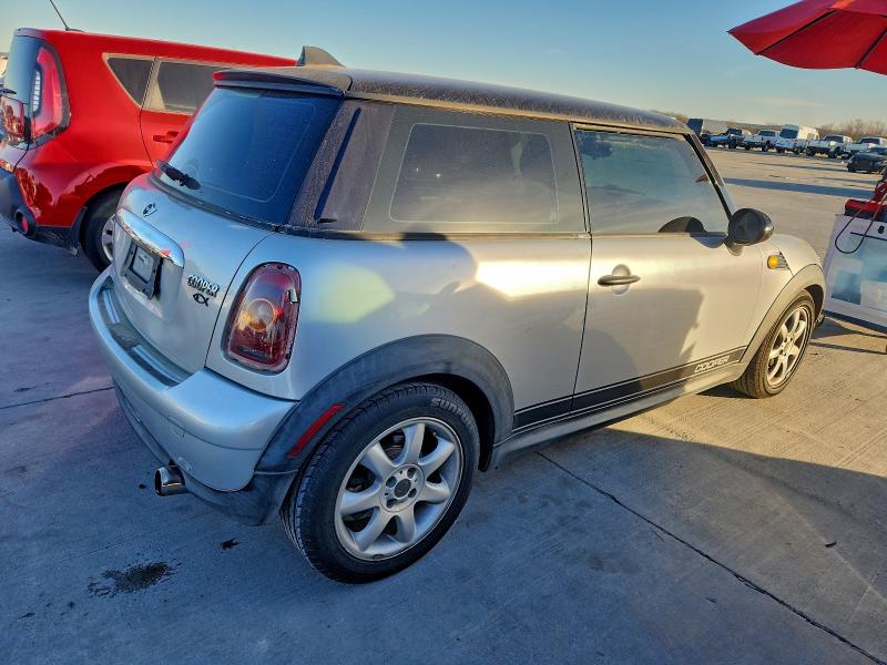 Photo 3 from auction – 2010 MINI COOPER with VIN WMWMF3C5XATZ64577