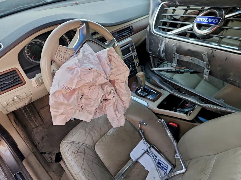 Photo 8 from auction – 2010 VOLVO S80 3.2 with VIN YV1960AS9A1120679