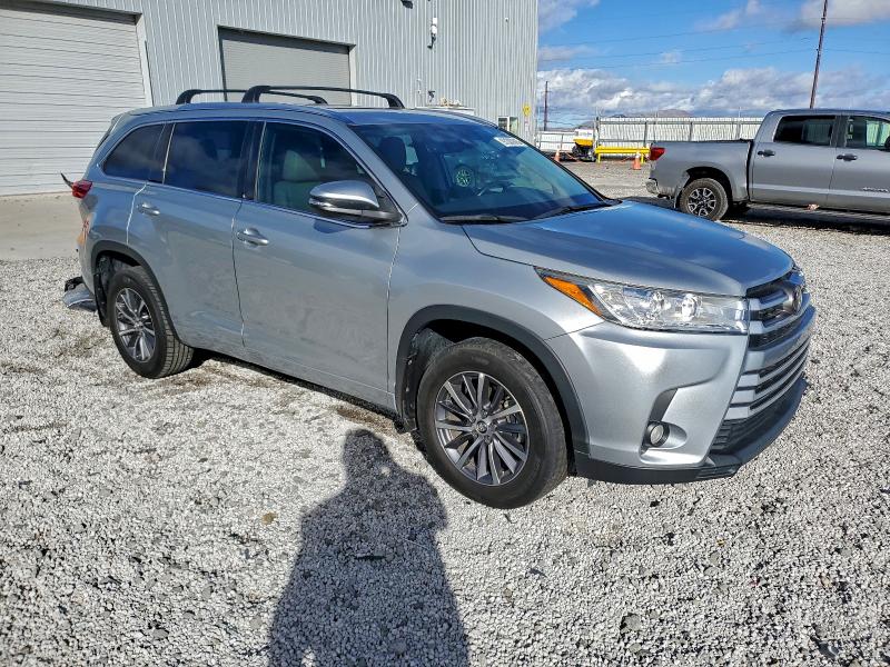 Photo 4 from auction – 2018 TOYOTA HIGHLANDER with VIN 5TDJZRFH4JS525153