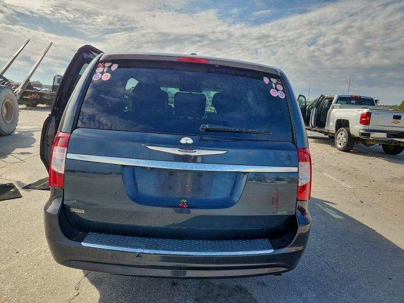 Photo 6 from auction – 2014 CHRYSLER TOWN & COU with VIN 2C4RC1BG9ER444439