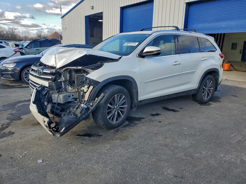 TOYOTA HIGHLANDER 2019 with VIN 5TDJZRFH5KS601013 - Photo from auction
