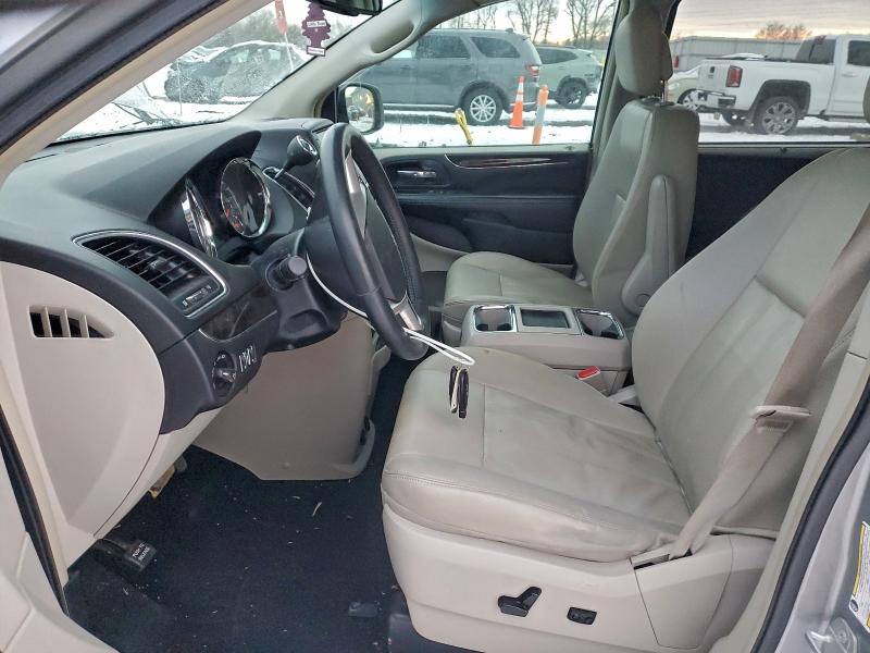 Photo 7 from auction – 2016 CHRYSLER TOWN & COU with VIN 2C4RC1BG7GR175506