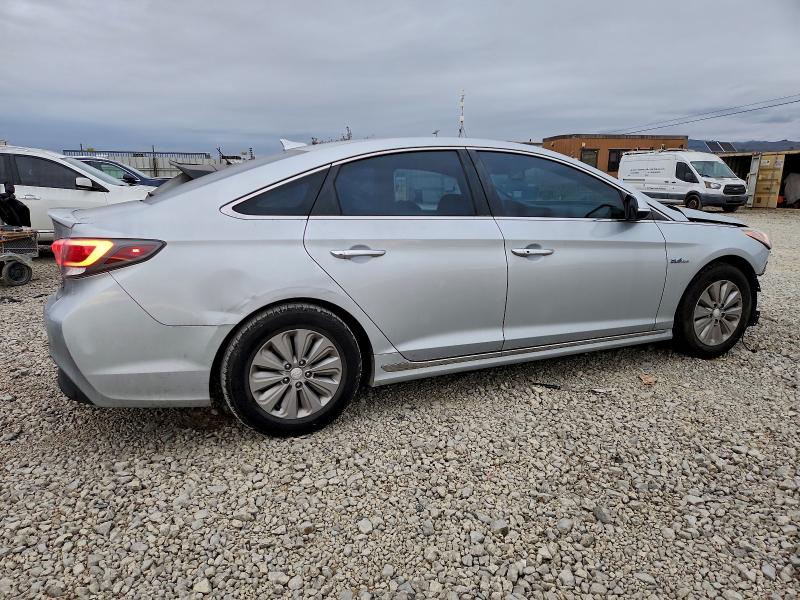 Photo 3 from auction – 2017 HYUNDAI SONATA HYB with VIN KMHE24L32HA064152