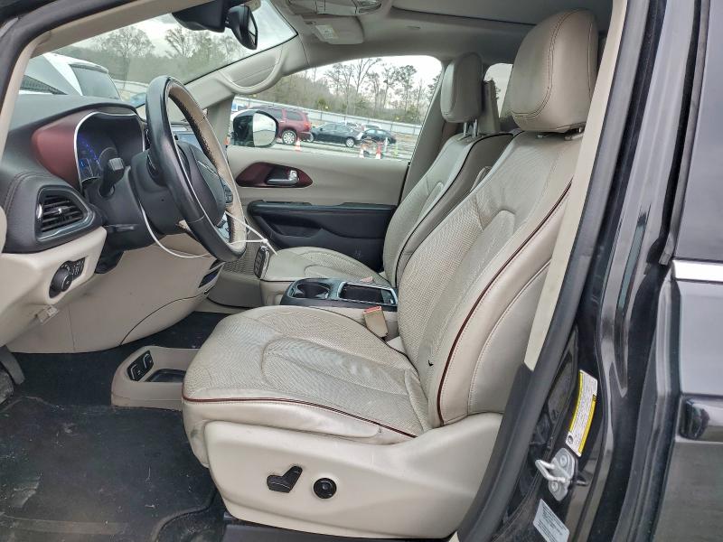 Photo 7 from auction – 2017 CHRYSLER PACIFICA L with VIN 2C4RC1GG0HR619920