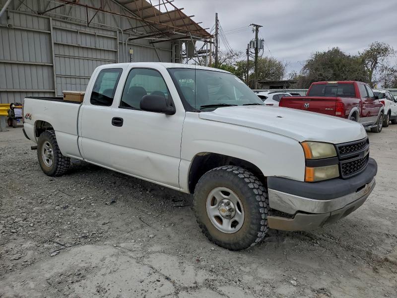 Photo 4 from auction – 2004 CHEVROLET SILVERADO with VIN 2GCEK19V141254296