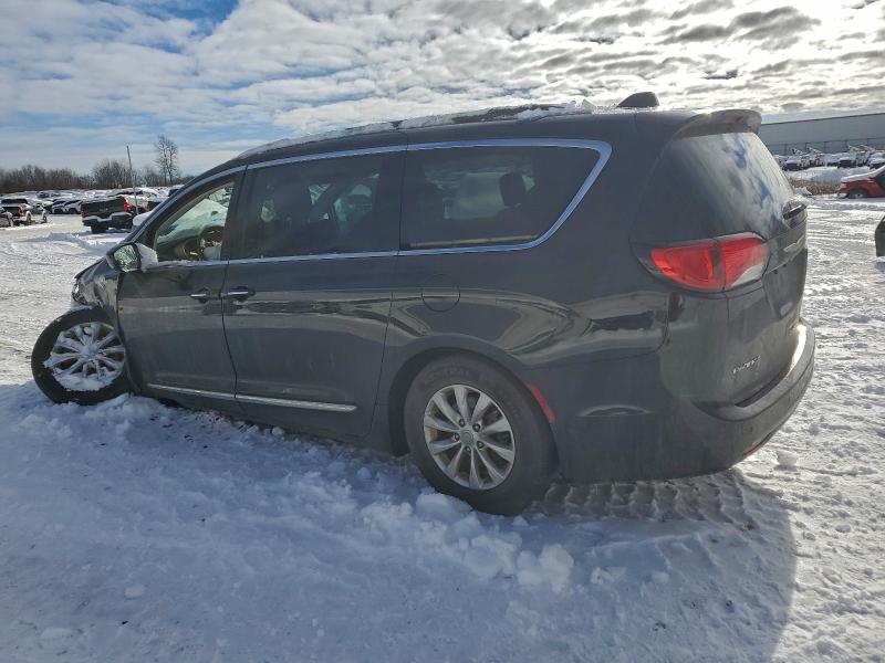 Photo 2 from auction – 2017 CHRYSLER PACIFICA with VIN 2C4RC1BG0HR654142