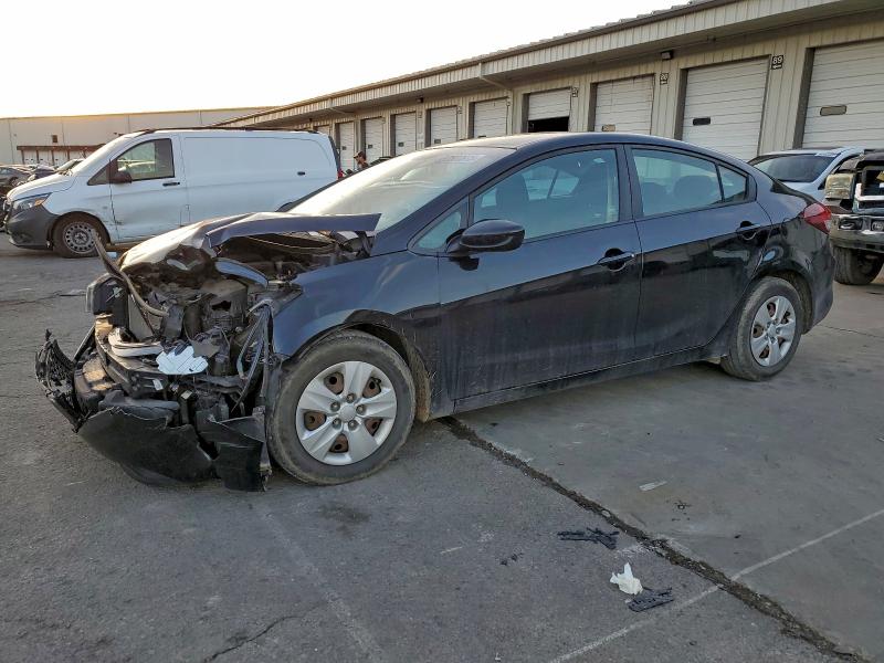 KIA FORTE 2017 with VIN 3KPFK4A7XHE053010 - Photo from auction