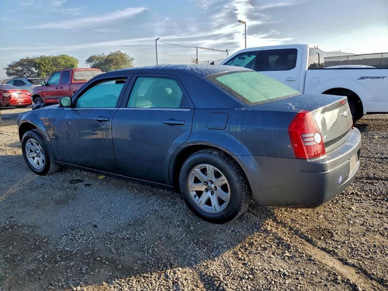 Photo 2 from auction – 2008 CHRYSLER 300 LX with VIN 2C3KA43R58H136840