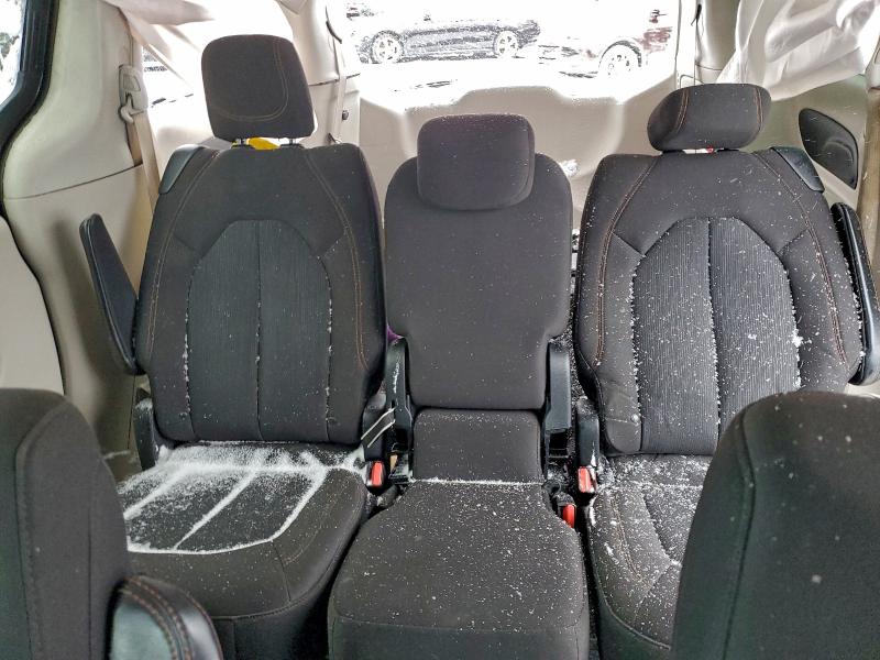 Photo 10 from auction – 2017 CHRYSLER PACIFICA T with VIN 2C4RC1DG4HR588420