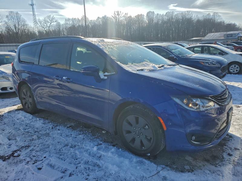 Photo 4 from auction – 2019 CHRYSLER PACIFICA H with VIN 2C4RC1N75KR532962