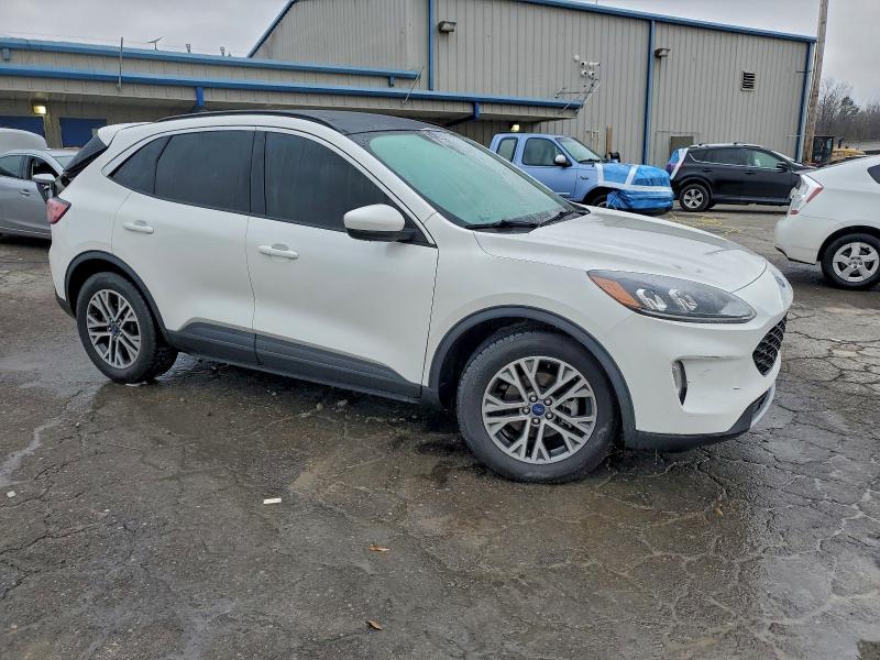 Photo 4 from auction – 2022 FORD ESCAPE SEL with VIN 1FMCU0H65NUB84194