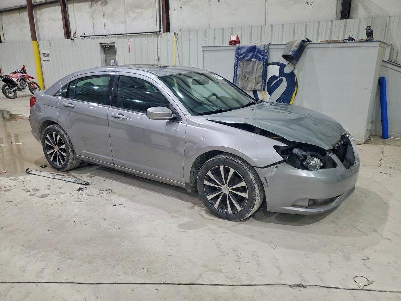 Photo 4 from auction – 2013 CHRYSLER 200 LIMITE with VIN 1C3CCBCG4DN632697