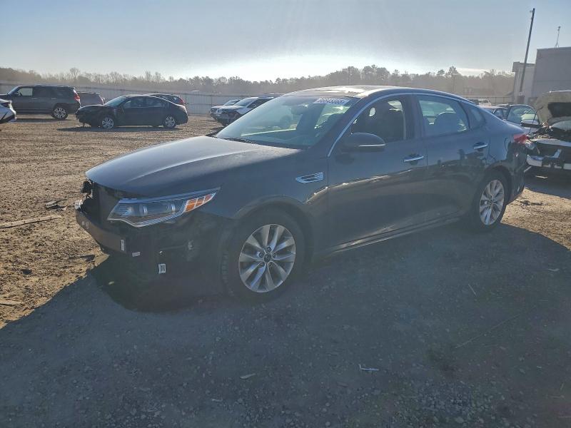 KIA OPTIMA EX 2017 with VIN 5XXGU4L39HG152143 - Photo from auction