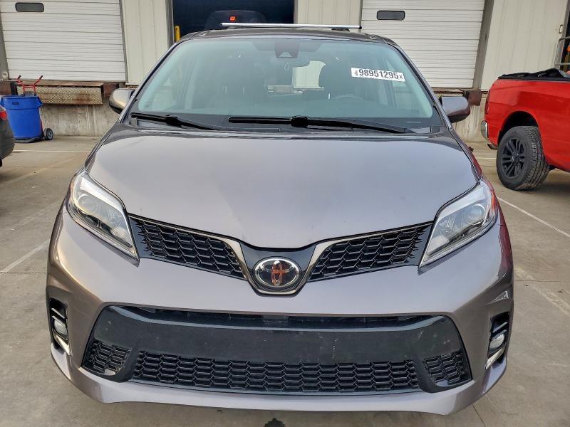 Photo 5 from auction – 2018 TOYOTA SIENNA SE with VIN 5TDXZ3DC7JS916974