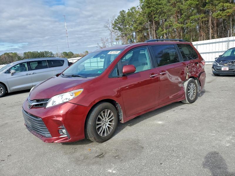 TOYOTA SIENNA 2018 with VIN 5TDYZ3DC5JS916329 - Photo from auction