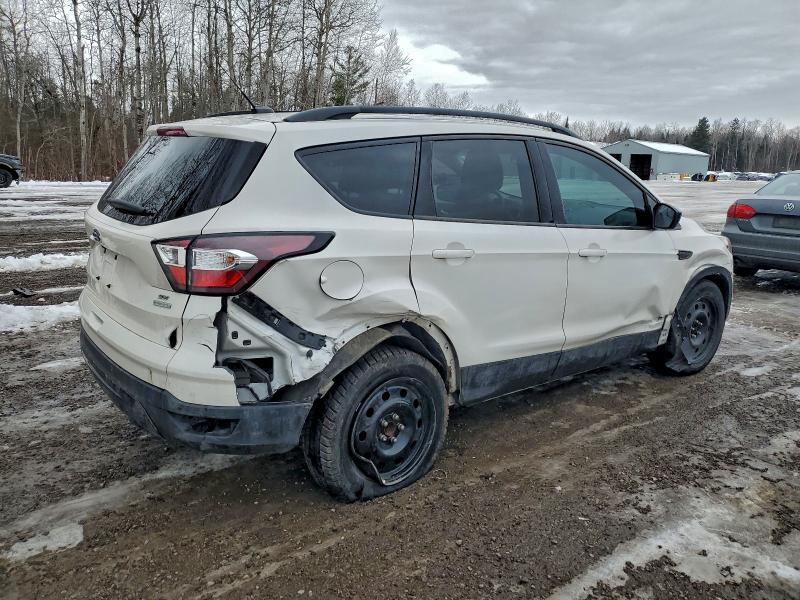 Photo 3 from auction – 2017 FORD ESCAPE SE with VIN 1FMCU0GD5HUB17163