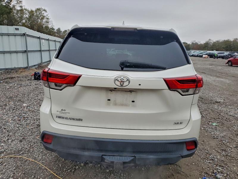 Photo 6 from auction – 2019 TOYOTA HIGHLANDER with VIN 5TDKZRFHXKS559622