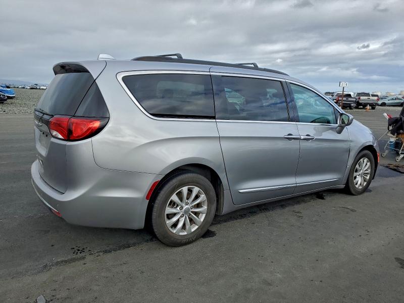 Photo 3 from auction – 2017 CHRYSLER PACIFICA T with VIN 2C4RC1BG0HR532638