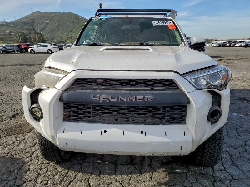 Photo 5 from auction – 2019 TOYOTA 4RUNNER with VIN JTEBU5JR7K5642417