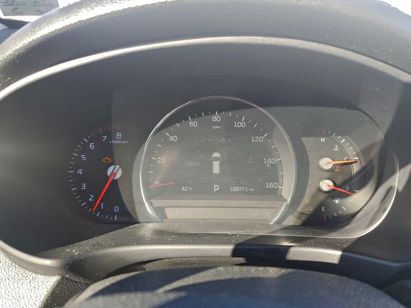 Photo 9 from auction – 2017 KIA SORENTO SX with VIN 5XYPKDA57HG262887