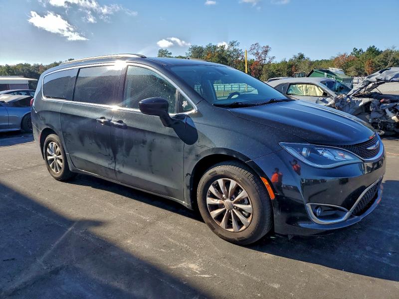 Фото 4 с аукциона – 2018 CHRYSLER PACIFICA T с VIN 2C4RC1FG1JR100611