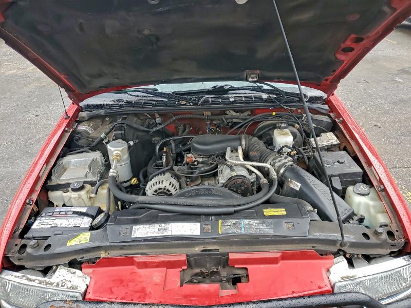 Photo 11 from auction – 2002 CHEVROLET BLAZER with VIN 1GNCT18W12K185323