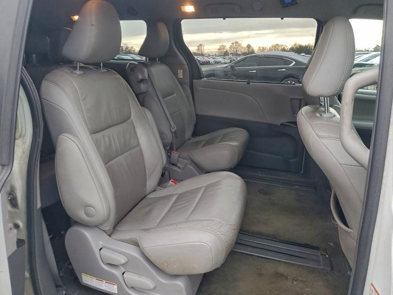 Photo 11 from auction – 2016 TOYOTA SIENNA with VIN 5TDKK3DCXGS694695