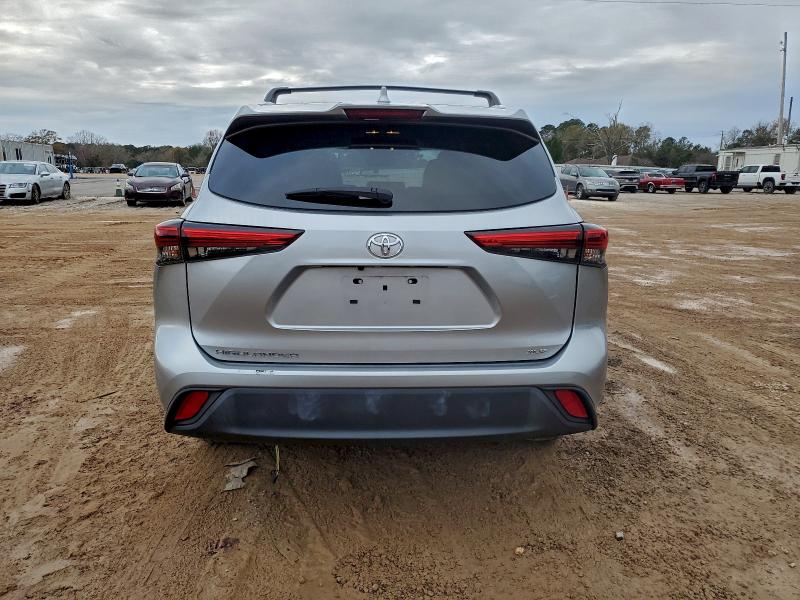 Photo 6 from auction – 2022 TOYOTA HIGHLANDER with VIN 5TDGZRAH9NS551237