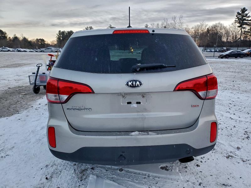 Photo 6 from auction – 2015 KIA SORENTO LX with VIN 5XYKT3A69FG660660
