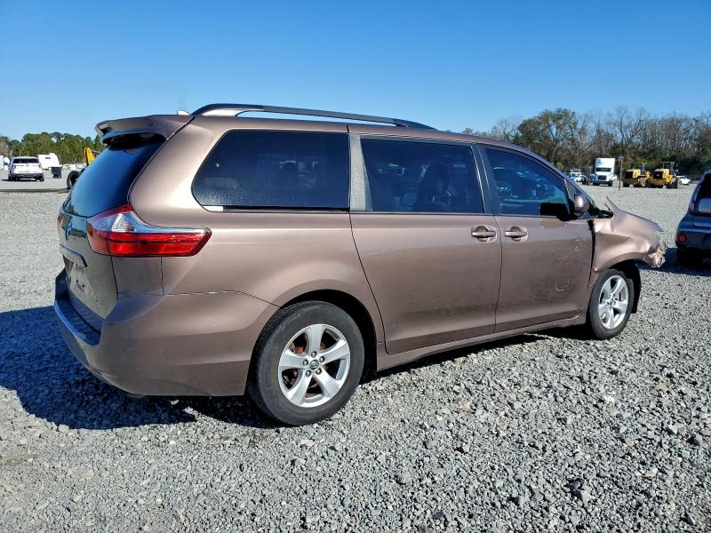 Photo 3 from auction – 2018 TOYOTA SIENNA LE with VIN 5TDKZ3DC2JS935085