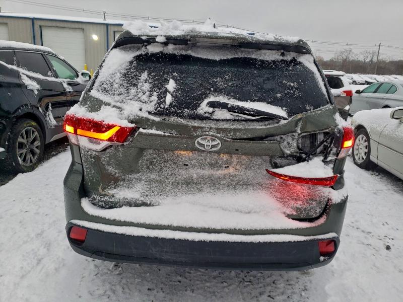 Photo 6 from auction – 2017 TOYOTA HIGHLANDER with VIN 5TDBZRFH0HS452832