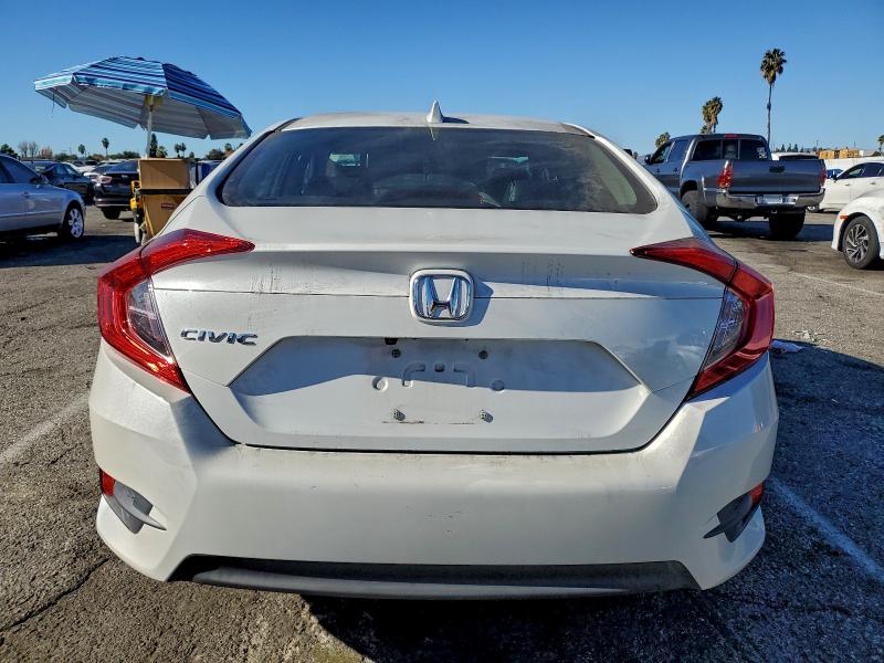 Foto 6 de la subasta – 2018 HONDA CIVIC EX con VIN 2HGFC2F76JH545491
