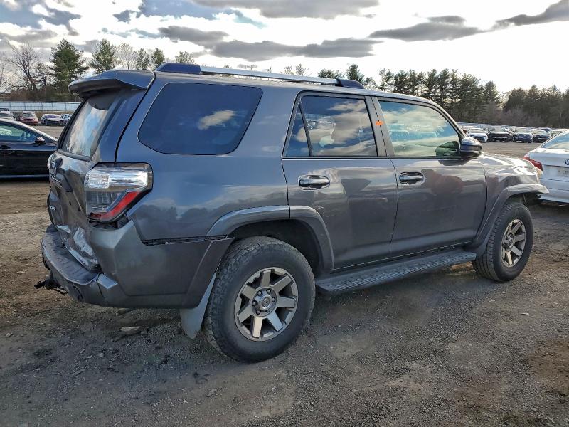 Photo 3 from auction – 2015 TOYOTA 4RUNNER SR with VIN JTEBU5JRXF5256757
