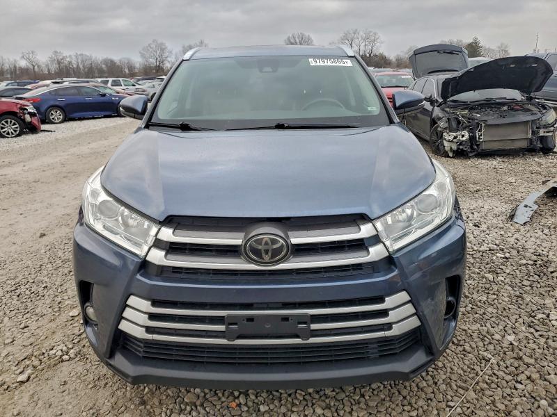 Photo 5 from auction – 2017 TOYOTA HIGHLANDER with VIN 5TDJZRFH0HS522230