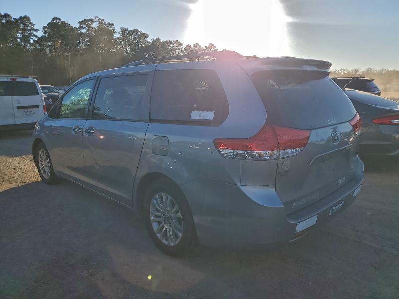 Photo 2 from auction – 2012 TOYOTA SIENNA XLE with VIN 5TDYK3DC7CS184356