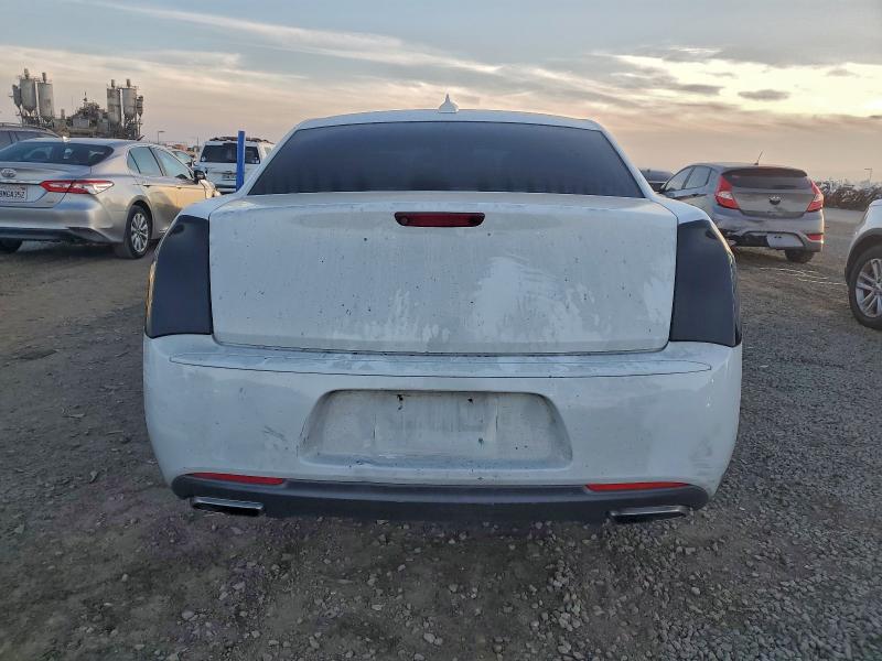 Photo 6 from auction – 2019 CHRYSLER 300 S with VIN 2C3CCABG4KH654247